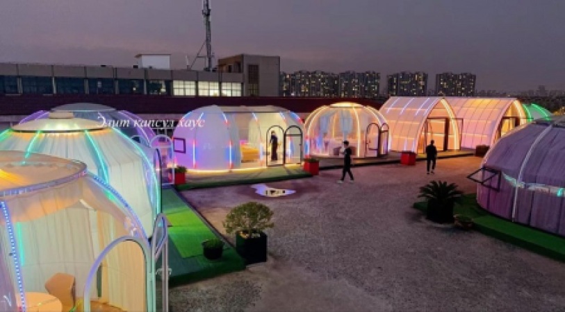 Тунгалаг гэр сууц